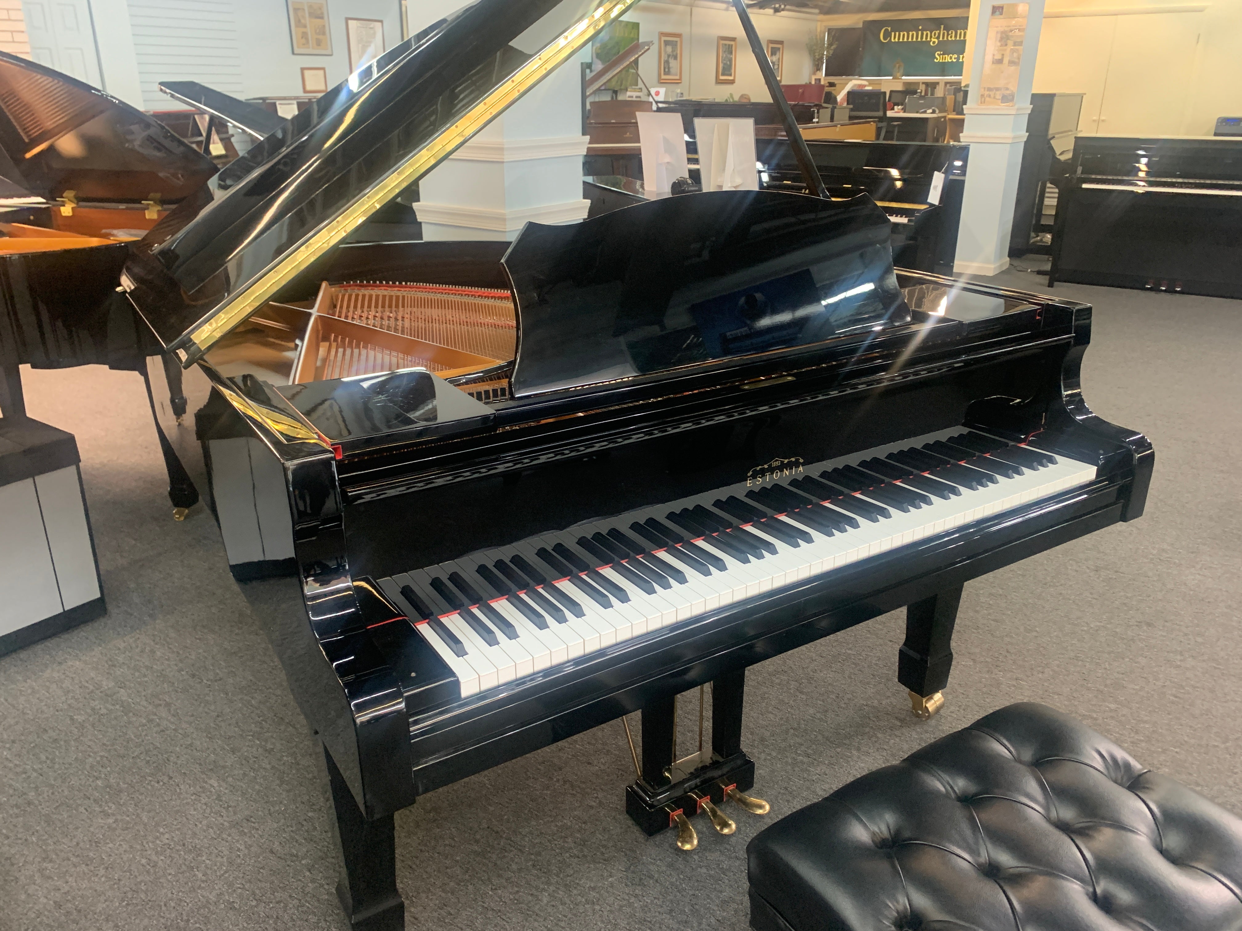 Estonia Model 168 - Preowned - circa 2001