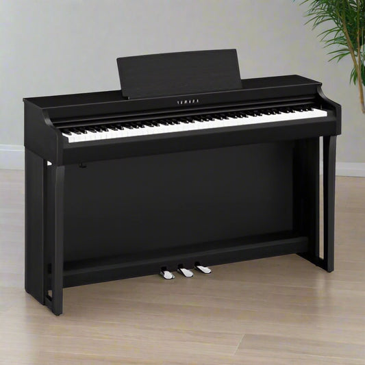 Yamaha CLP825 Clavinova with Matching Bench - Cunningham Piano