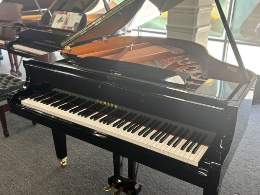 Used Yamaha Baby Grand - 5 Foot GB1K Polished Ebony