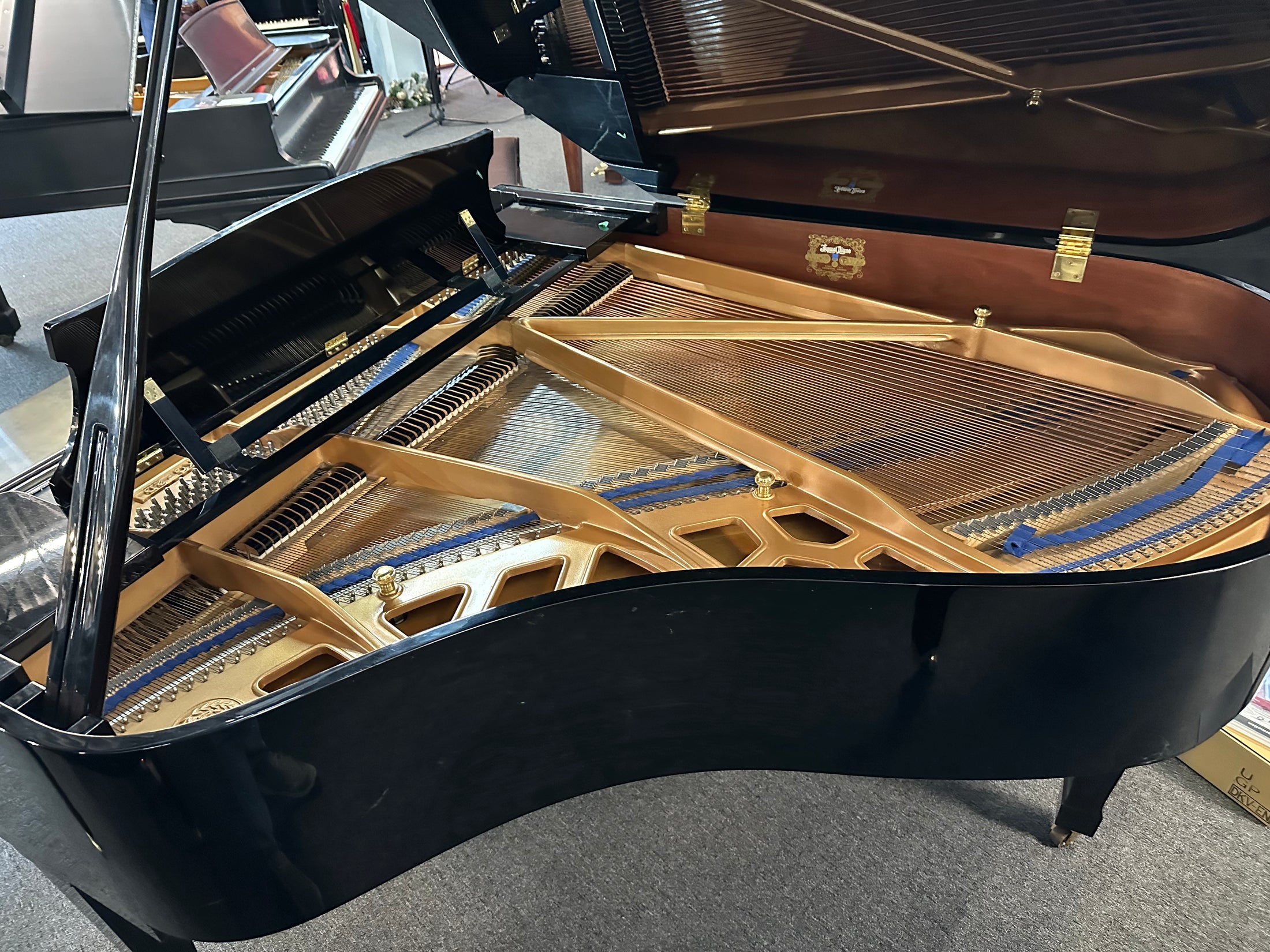 Kawai 5'10" KG-2D Grand Piano in Polished Ebony Finish
