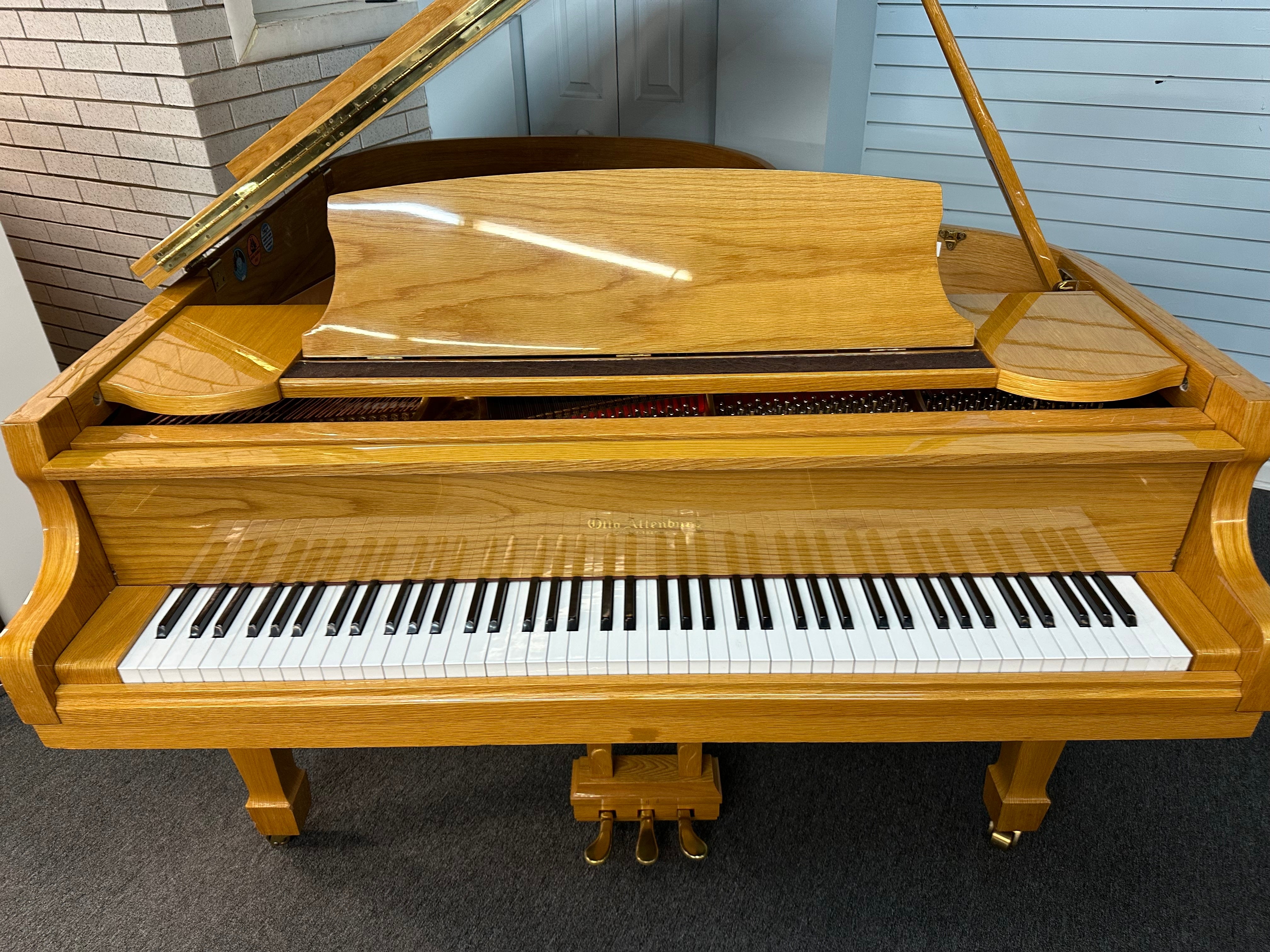 Otto Altenburg SG507 5' Baby Grand Piano in Polished Oak Finish