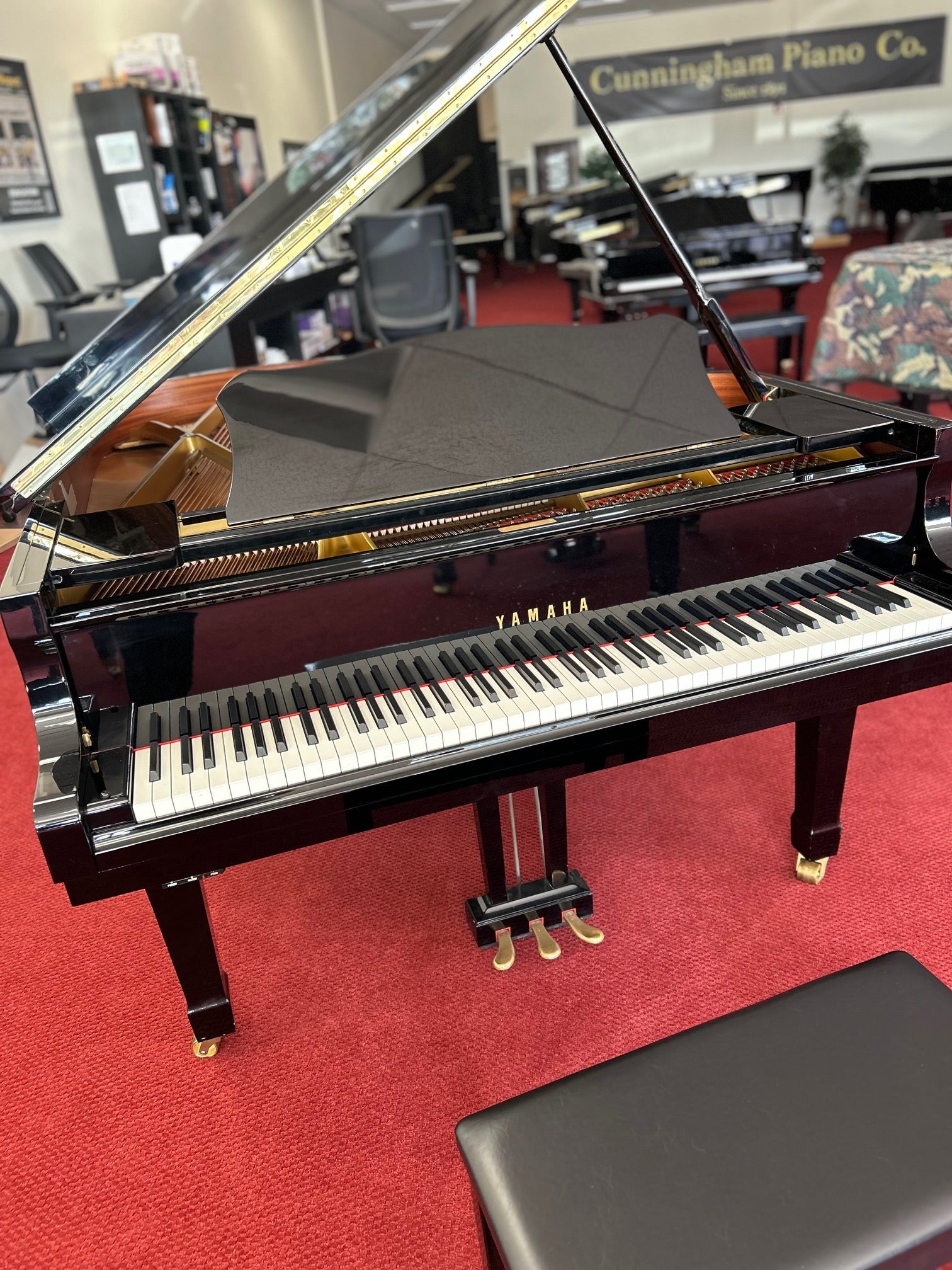 Yamaha C3 6′1″ Grand Piano – Polished Ebony | Built in 1986 | 5 - Year Warranty - Cunningham Piano